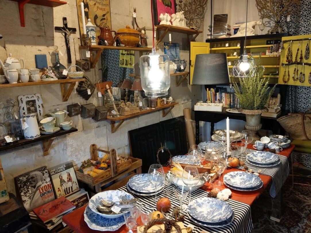 Ecueille Maison D'Hotes "Les Volets Verts" Et Sa Brocante מראה חיצוני תמונה