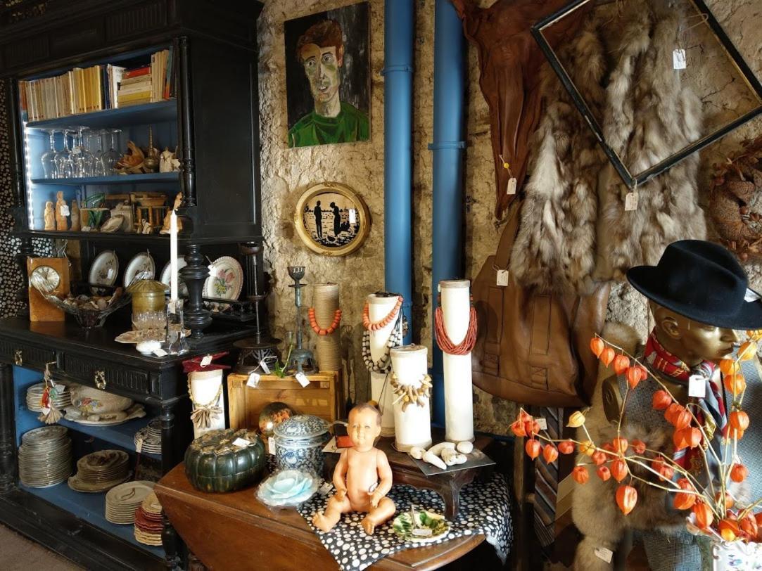Ecueille Maison D'Hotes "Les Volets Verts" Et Sa Brocante מראה חיצוני תמונה