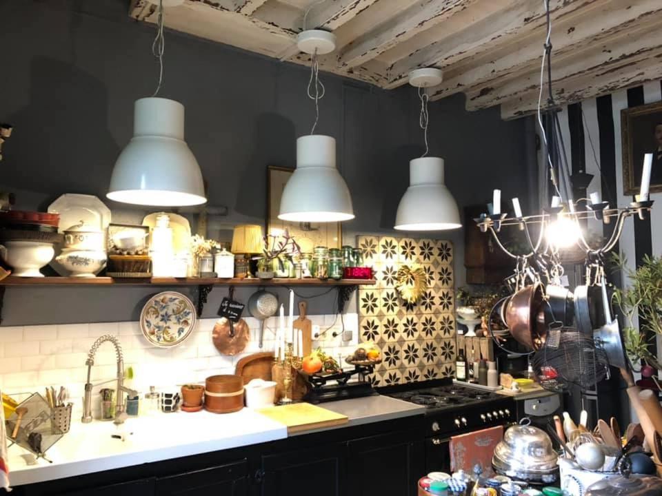 Ecueille Maison D'Hotes "Les Volets Verts" Et Sa Brocante מראה חיצוני תמונה