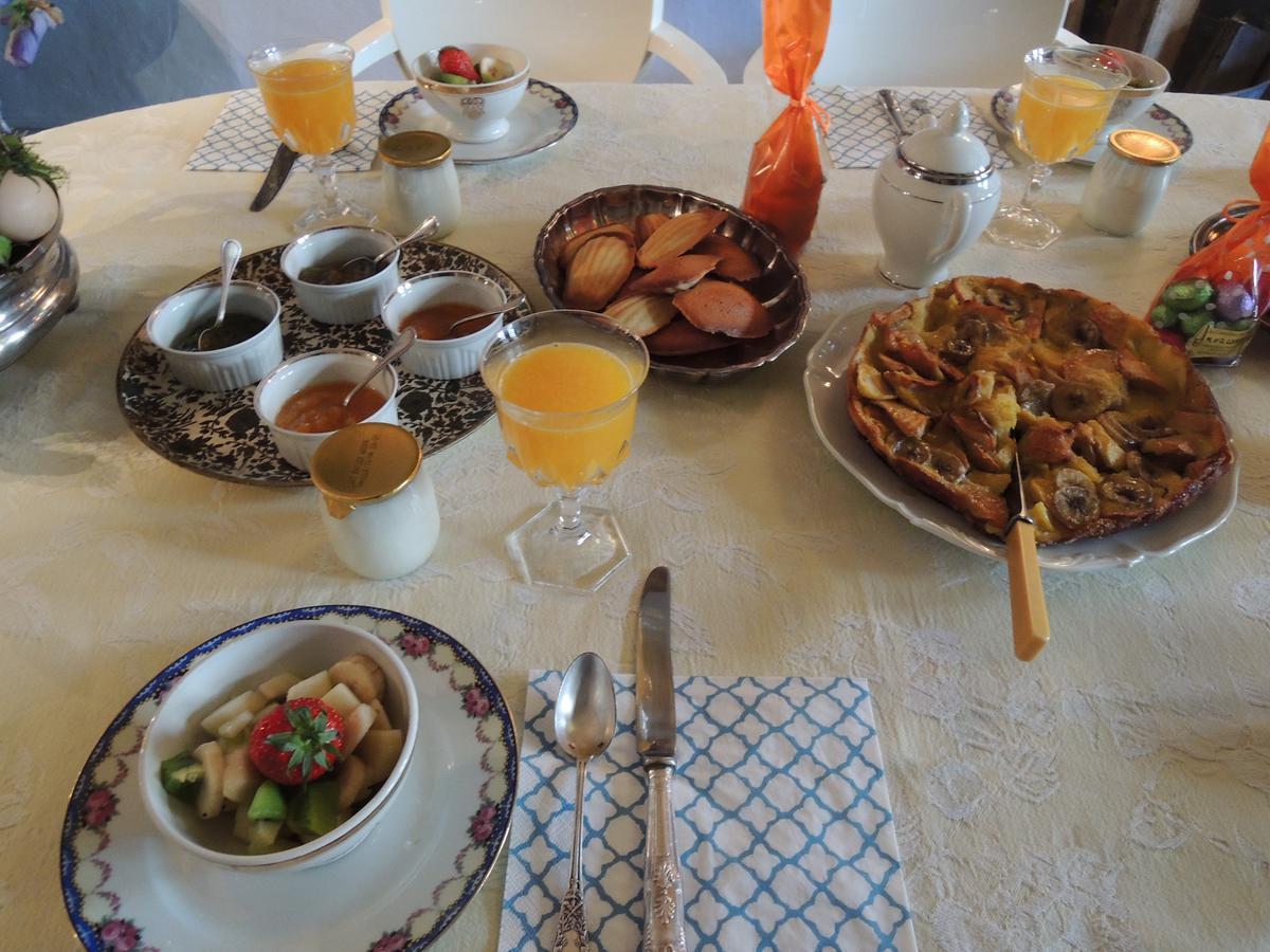 Ecueille Maison D'Hotes "Les Volets Verts" Et Sa Brocante מראה חיצוני תמונה