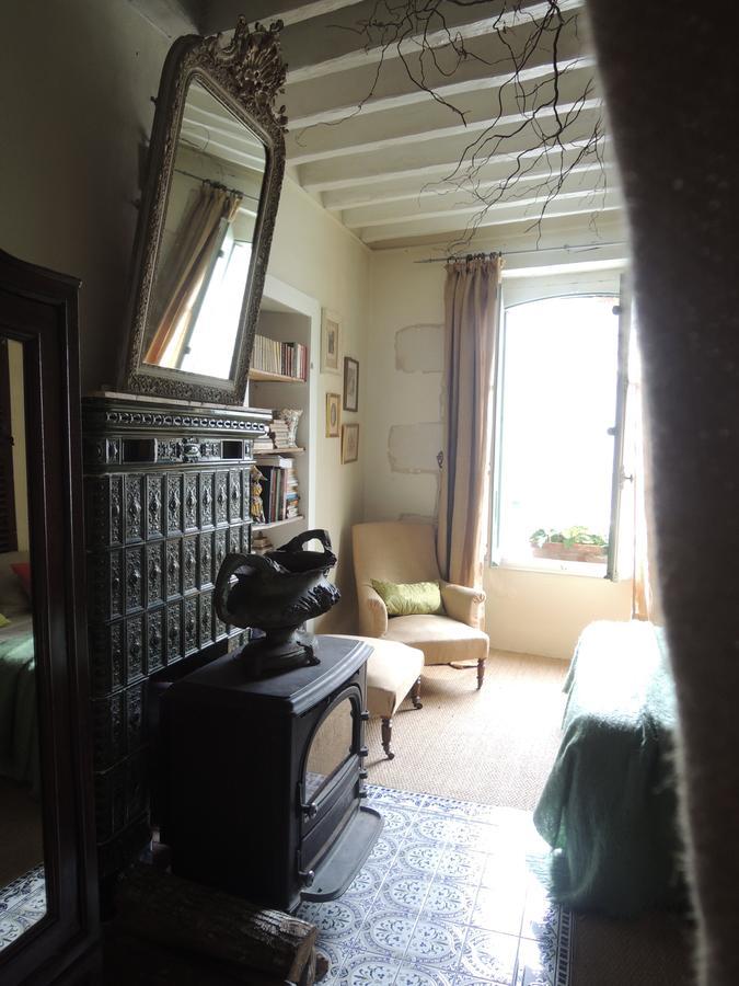 Ecueille Maison D'Hotes "Les Volets Verts" Et Sa Brocante מראה חיצוני תמונה
