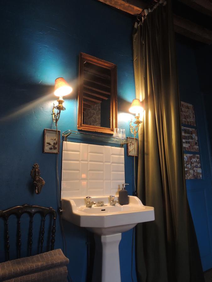 Ecueille Maison D'Hotes "Les Volets Verts" Et Sa Brocante מראה חיצוני תמונה